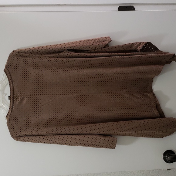 Made in USA Cal Style Soft & Comfortable No Iron Vegan Faux Suede Tunic Top - Picture 3 of 5